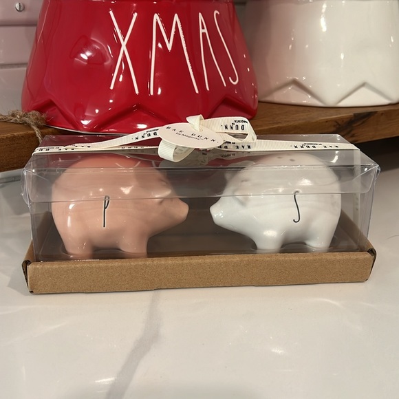 Cute. Rae Dunn. pig. salt and pepper - Picture 15 of 16